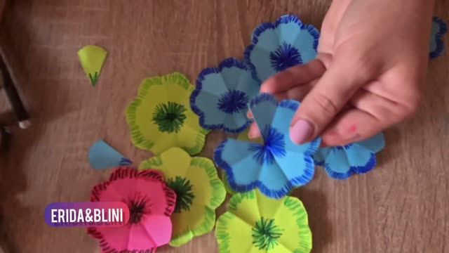 Si te bejme kartolina me lule 3D