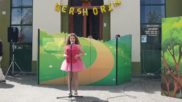 Grejsi Lita sprovon veten edhe si prezantuese